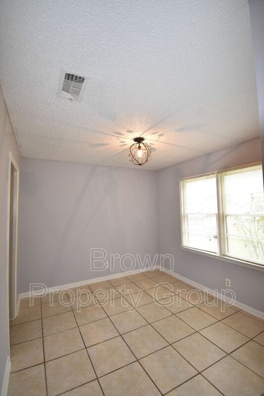 Building Photo - 591 Winding Creek Rd