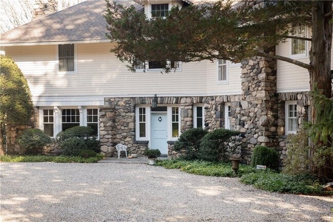Building Photo - 34 Grandview Dr