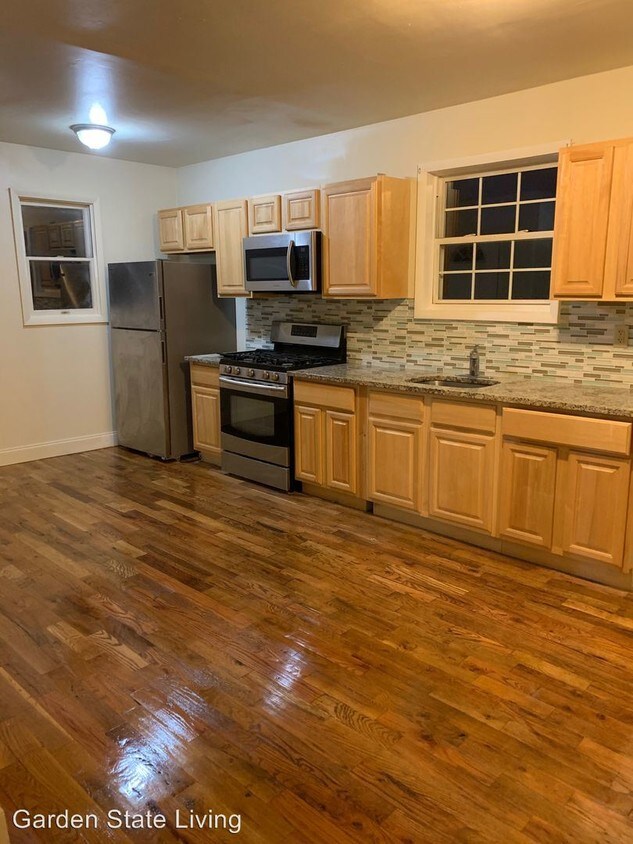 Foto principal - 292-294 Roseville Ave