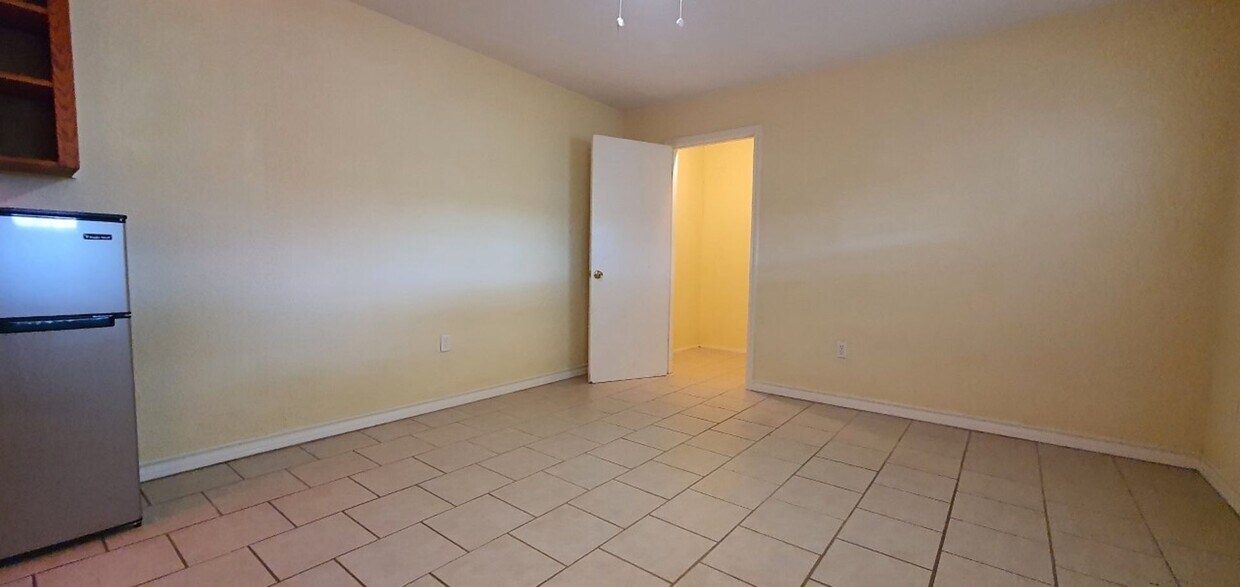 Foto principal - 16 E Ave G