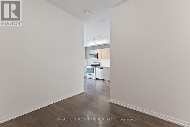 Building Photo - 3237 Bayview Ave