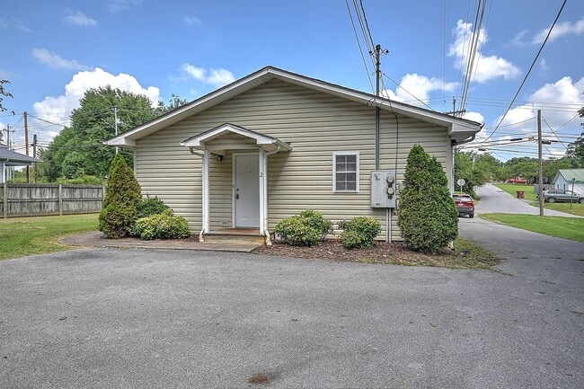 Building Photo - 1801 Indian Ridge Rd