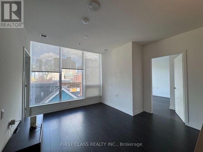 Building Photo - 203 College St
