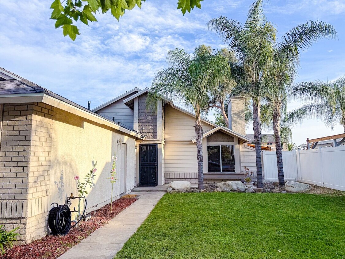 Foto del edificio - 25409 Beantree Ct Moreno Valley CA 92551 3 Bed 2 Bath 2 Car Gr SFH For Rent