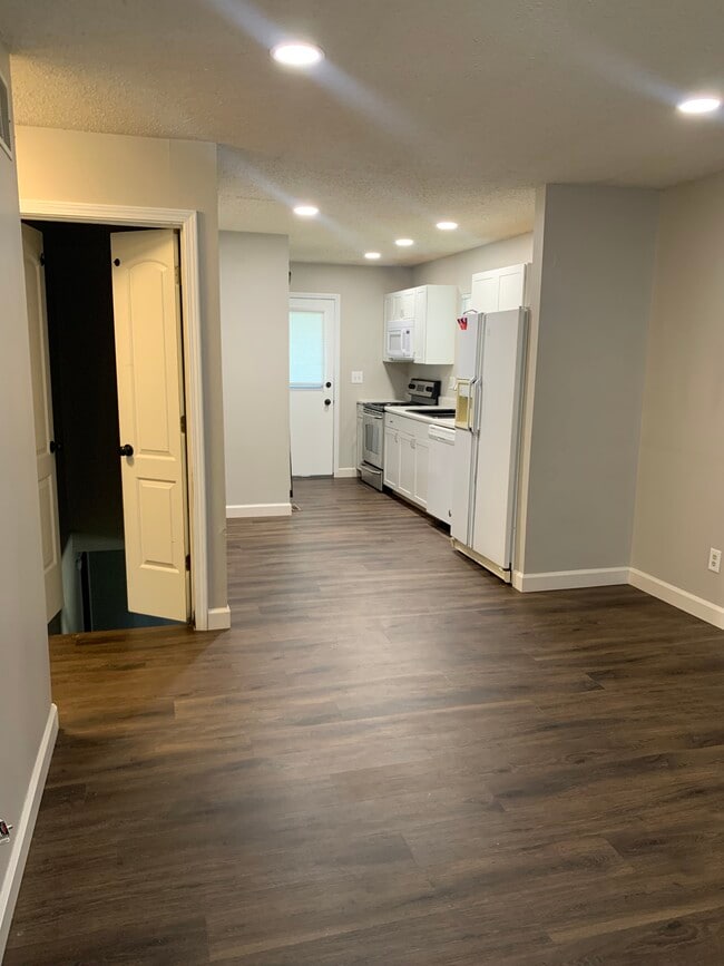 Building Photo - 1355 Southwinds Dr