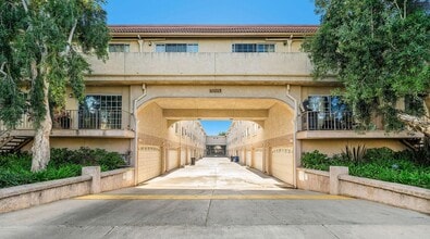 Building Photo - 10215 Variel Ave