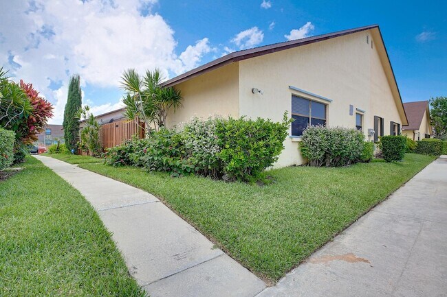 Foto del edificio - 484 Springdale Cir