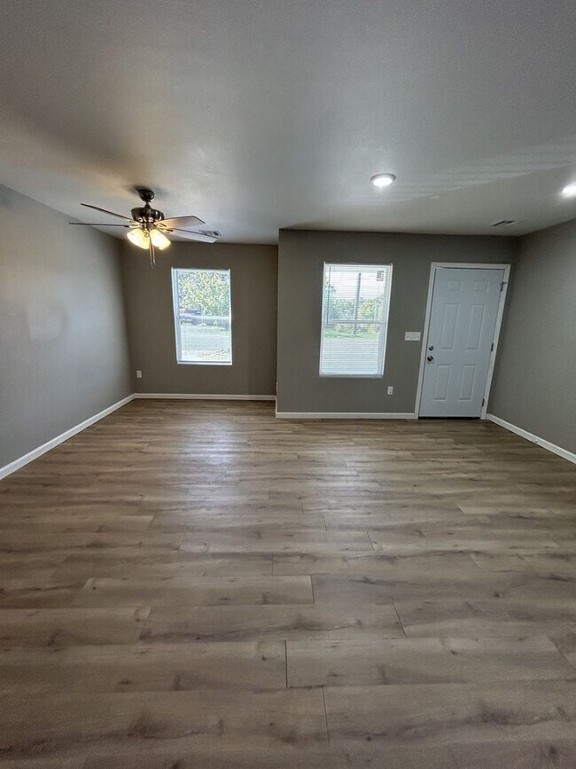 Foto del edificio - 714 Columbus St