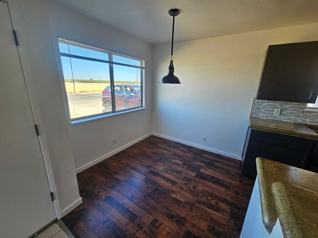 Building Photo - 2 Bedroom 1 Bathroom Home for Rent in Corning!