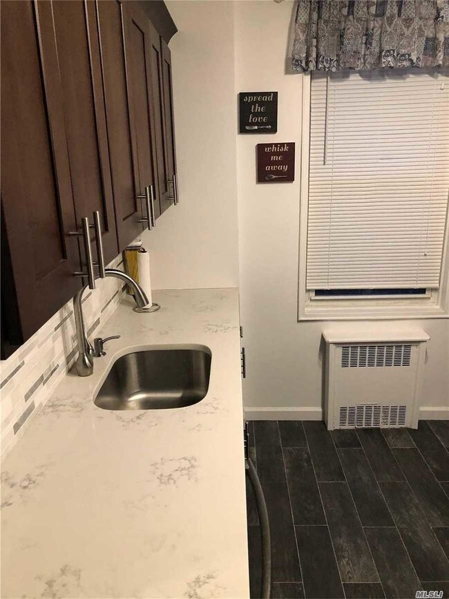 Foto del edificio - 530 Dubois Ave