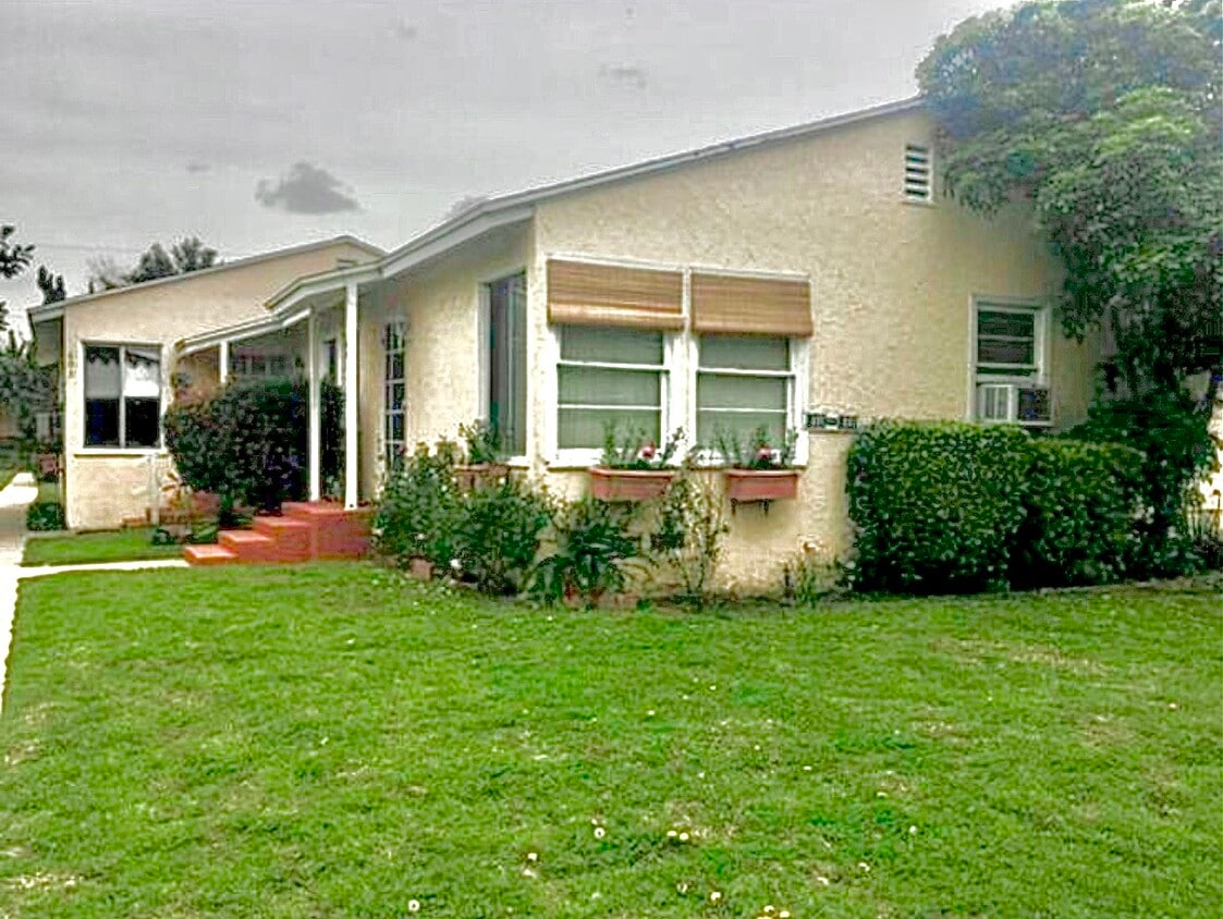 Building Photo - 605 N Rosemary Ln