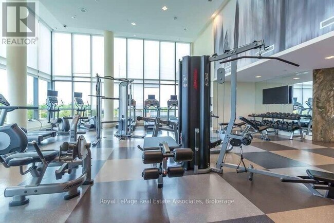 Photo du bâtiment - 205 Sherway Gardens Rd