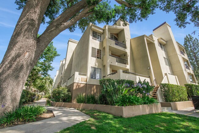 Foto del edificio - 5535 Canoga Ave