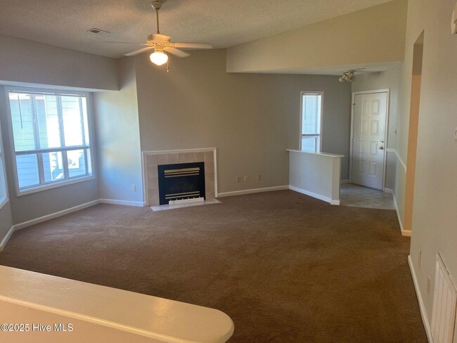 Building Photo - 103 Breezewood Dr