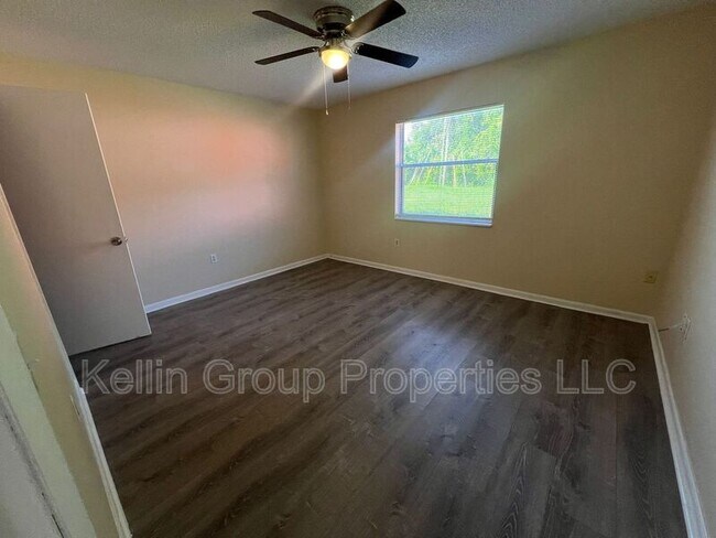 Foto del edificio - 858 Fox Lake Dr