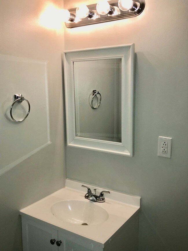 Foto del edificio - Great location Great Price!