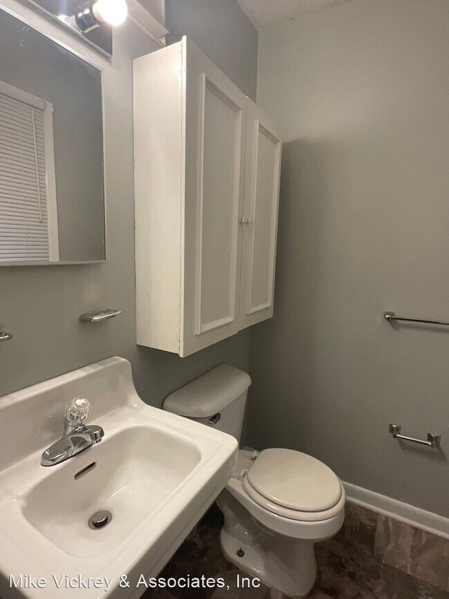 Building Photo - 3 br, 1.5 bath House - 2845 Wells Drive