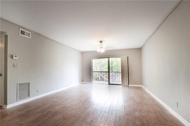Foto del edificio - 3123 Oakland Shores Dr