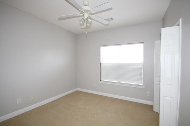 Building Photo - 203 Vinings Way