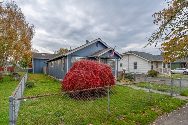 Building Photo - BEAUIFUL TWO BEDROOM CHARMER WITH BONUS ROOM