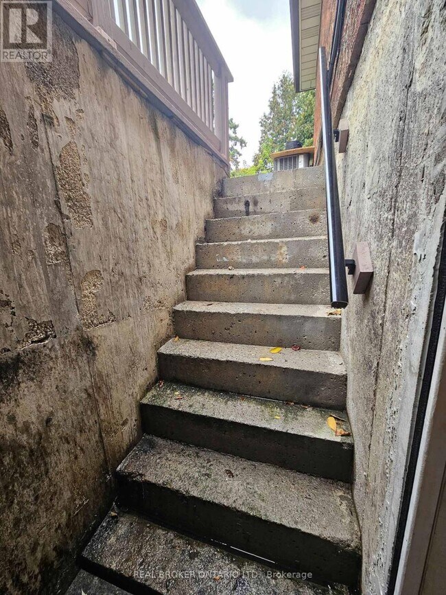 Building Photo - 138 Archdekin Dr