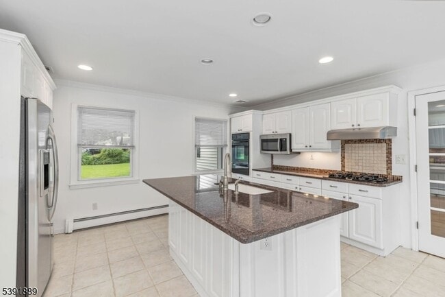 Building Photo - 10 Jensen Ct