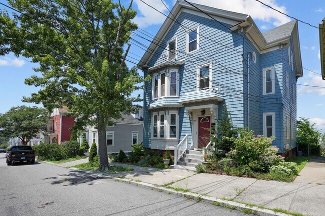 Building Photo - 74 Woodbine St
