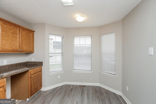 Building Photo - 4058 Five Oaks Ct