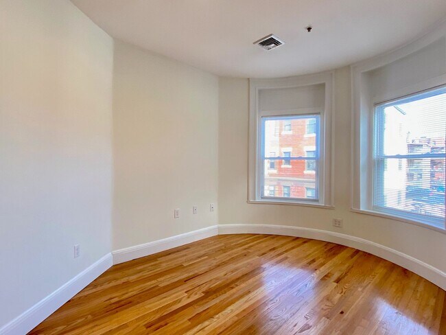 Building Photo - Nicely renovated 2 bed for September 1.