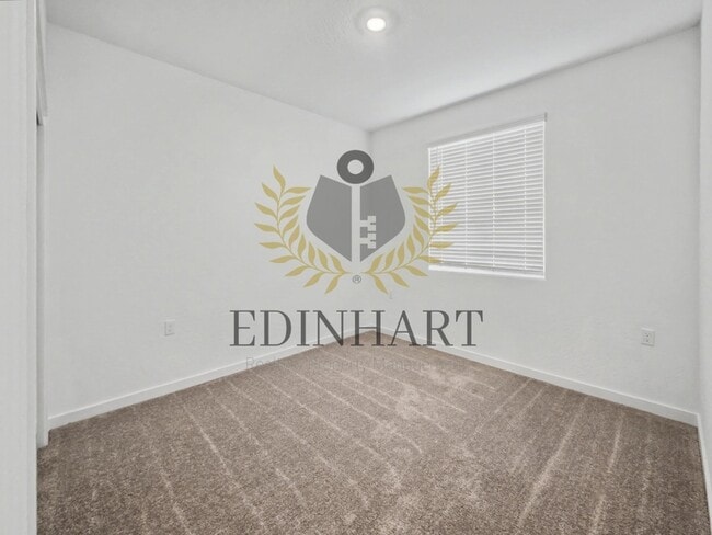 Building Photo - 1820 Klamath Rd S