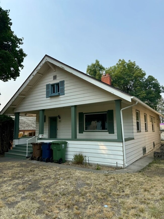 Building Photo - 1520 W 11th Ave