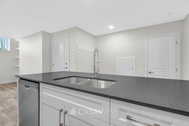 Photo du bâtiment - 8075 Cedric Mah Rd