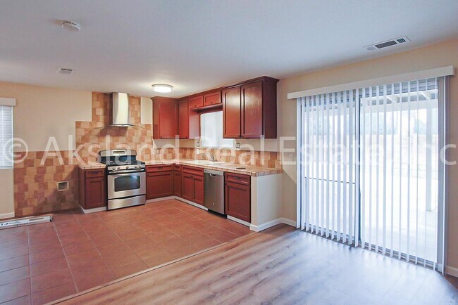 Building Photo - 964 Parr Ln