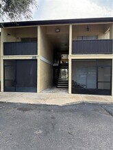Building Photo - 916 Lake Destiny Rd