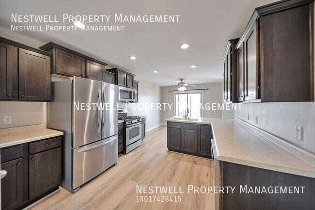 Foto del edificio - Stunning 4-bed Townhome in Herriman
