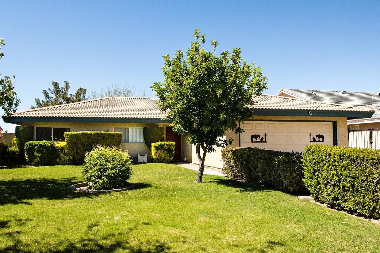 27430 Cloverleaf Dr, Helendale, CA 92342 House Rental in Helendale