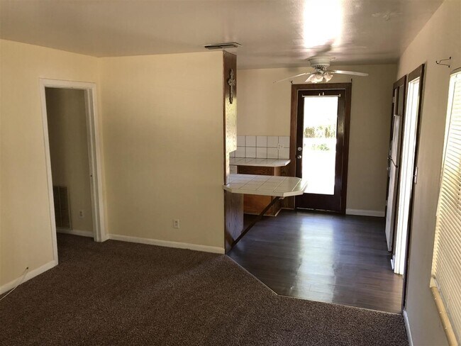 Foto del edificio - 2404 Surrey St