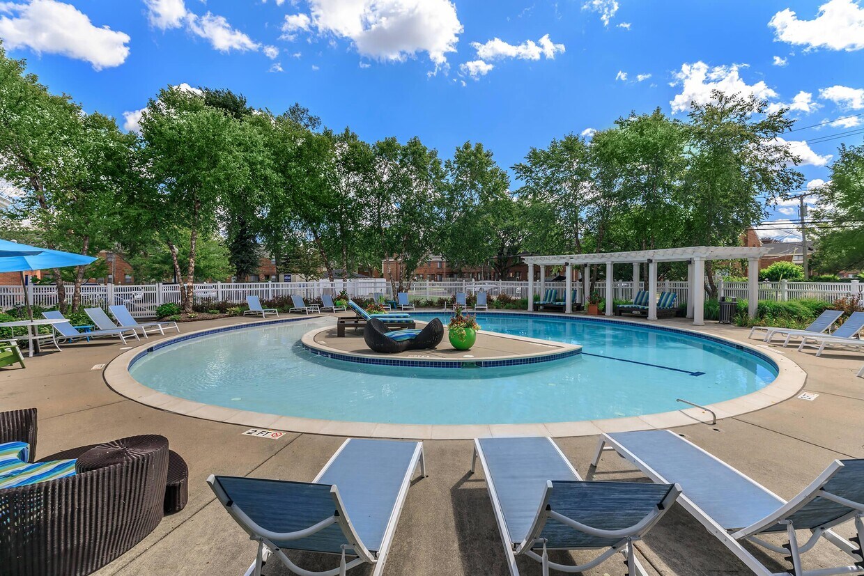 Huntington Parc Townhomes Apartments at 10811 W 10 Mile Rd Oak Park