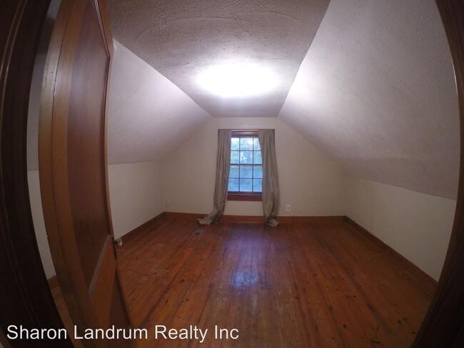 Building Photo - 4 br, 1 bath House - 1312 Southgate Ave