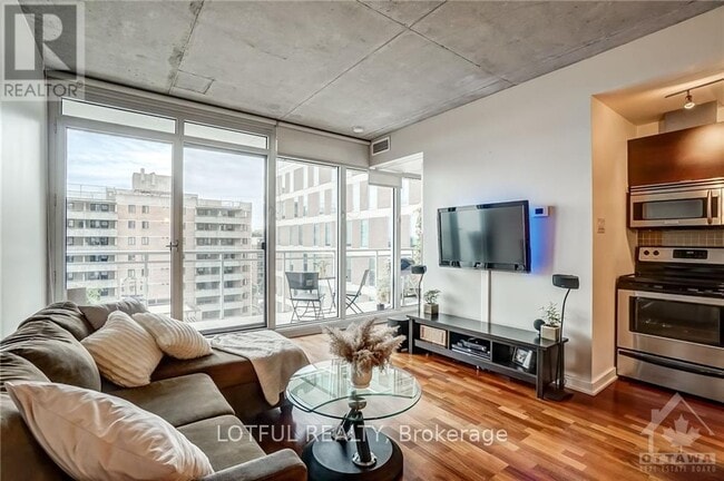 Building Photo - 324-1324 Laurier Ave W