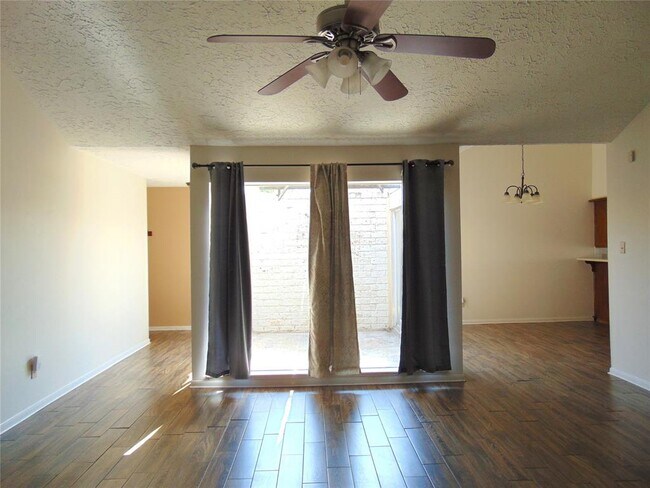 Foto del edificio - 30 Barcelona Ct