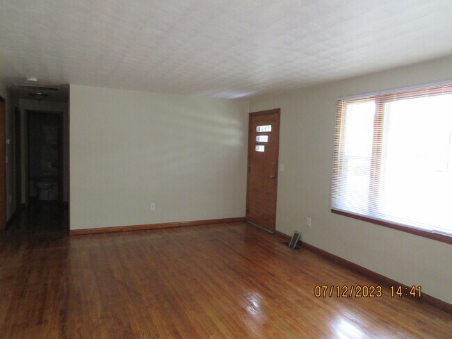 Foto del edificio - 2517 Fowler St
