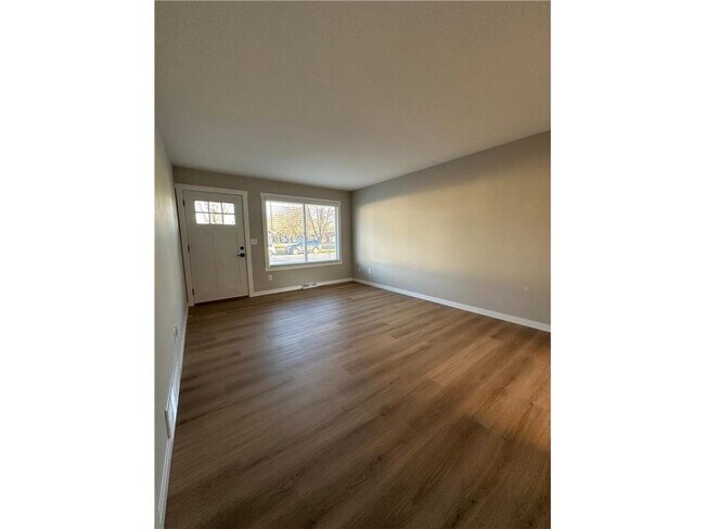 Foto del edificio - 605 N Grove St