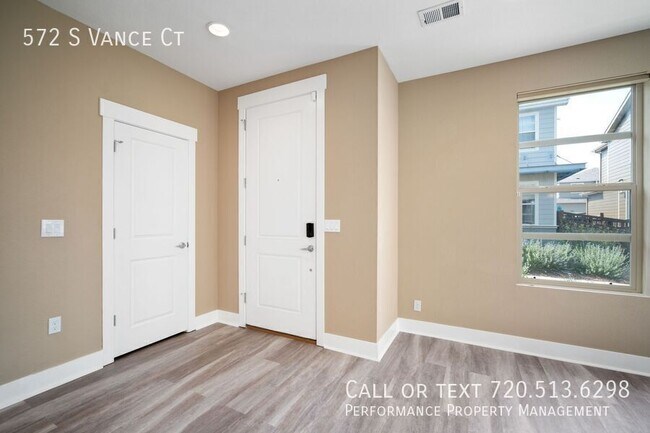 Foto del edificio - 572 S Vance St