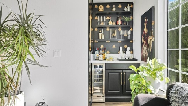 Minibar - 5500 Owensmouth Ave