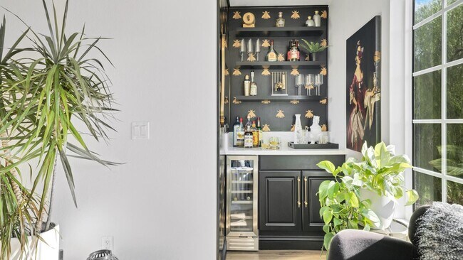 Minibar - 5500 Owensmouth Ave