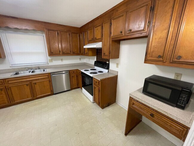 Foto del edificio - 3 bedroom 2 bath house available
