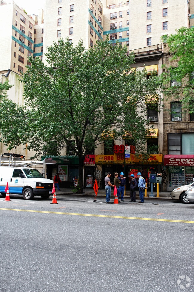Building Photo - 240 E 23rd St