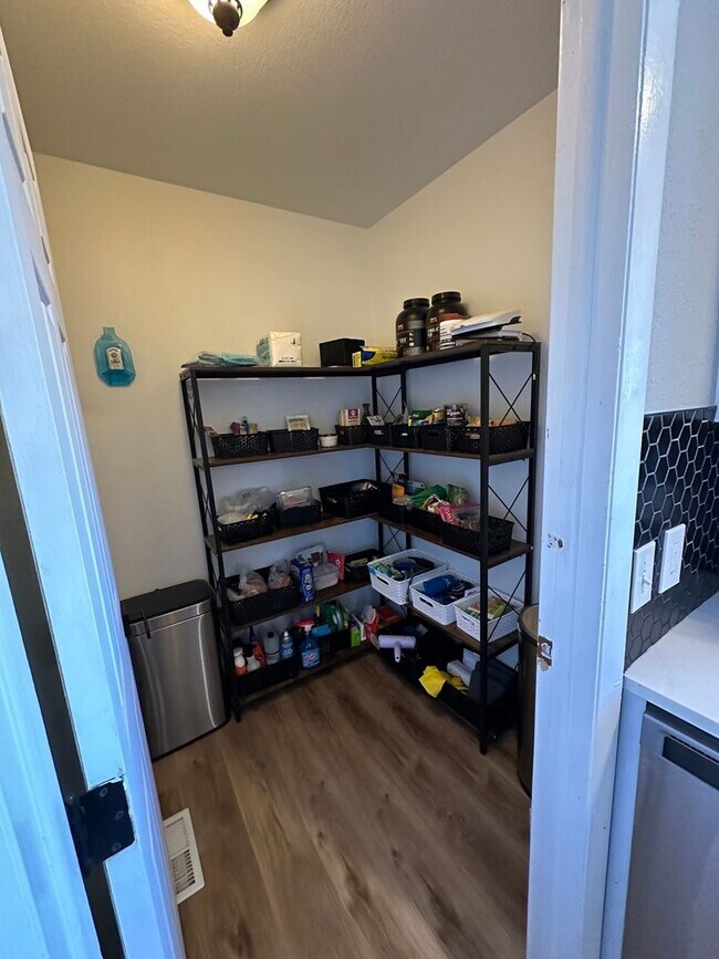 Foto del edificio - 3 Bedroom Single Family Home in Lakewood