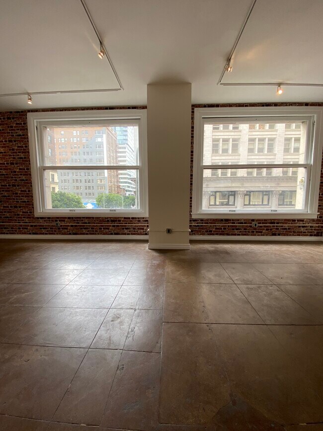 Foto del edificio - 215 W 7th St